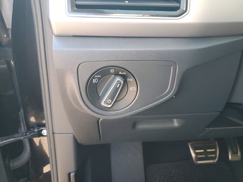 Used 2018 Volkswagen Atlas SEL w/ R-Line Package image 32