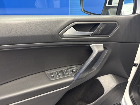 Used 2021 Volkswagen Tiguan SE image 10