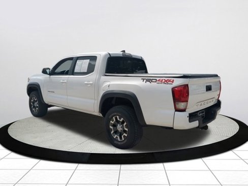 Used 2017 Toyota Tacoma TRD Off-Road image 5