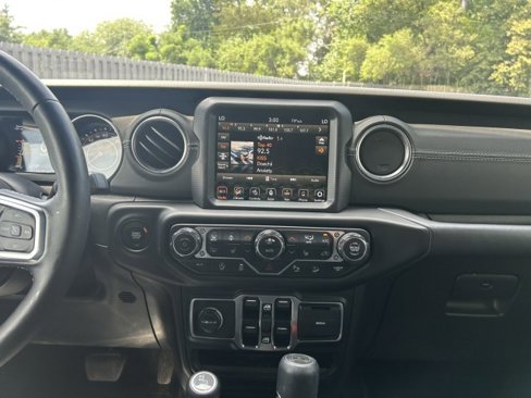Used 2020 Jeep Wrangler Unlimited Sahara image 13