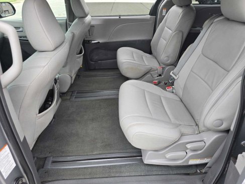 Used 2015 Toyota Sienna XLE Premium image 7