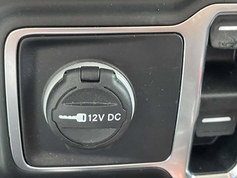 Used 2020 Jeep Wrangler Unlimited Sahara image 21