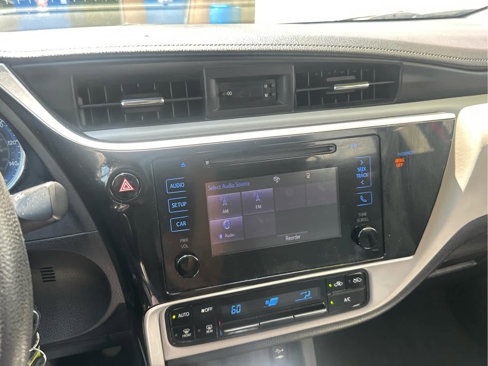 Used 2018 Toyota Corolla LE image 30