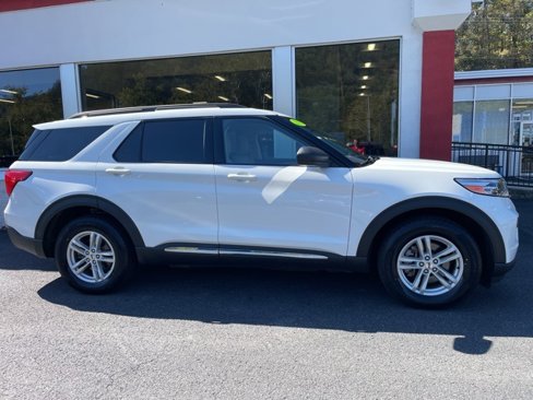 Used 2023 Ford Explorer XLT w/ Equipment Group 202A image 4