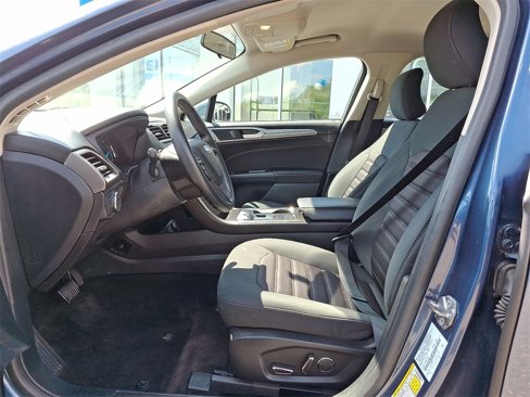 Used 2018 Ford Fusion SE w/ Fusion SE Technology Package image 11