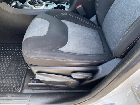 Used 2017 Jeep Cherokee Altitude image 22