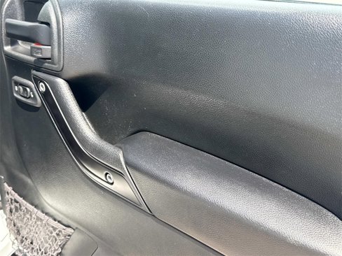Used 2018 Jeep Wrangler Unlimited Sahara image 21