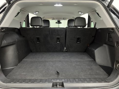 Used 2023 GMC Terrain SLT image 30