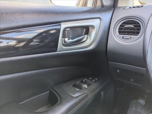 Used 2018 Nissan Pathfinder S image 10
