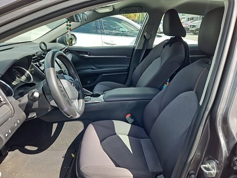 Used 2020 Toyota Camry LE image 4