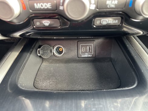 Used 2020 Nissan Pathfinder SV image 37