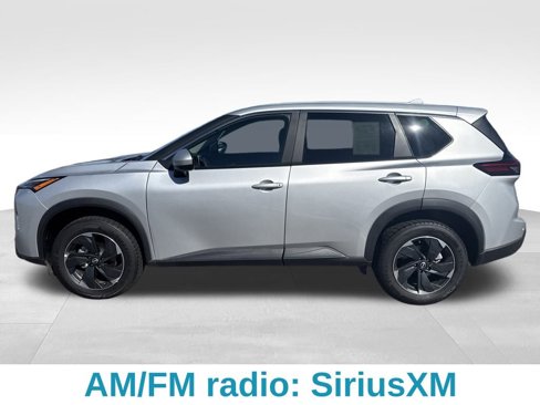 Used 2024 Nissan Rogue SV image 3