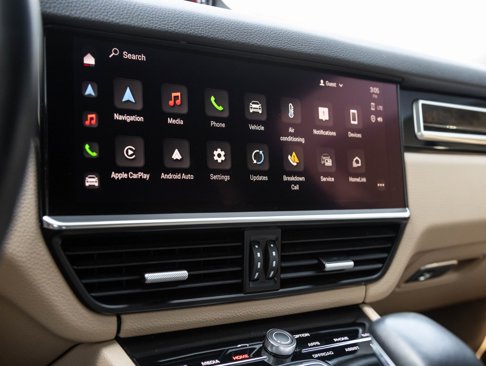 Certified 2022 Porsche Cayenne Platinum Edition image 25