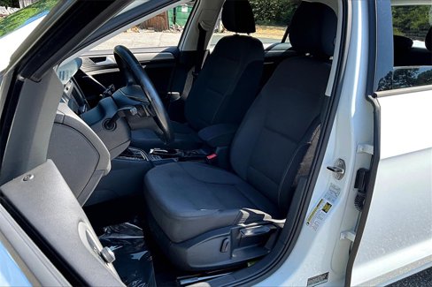 Used 2017 Volkswagen Golf S image 21