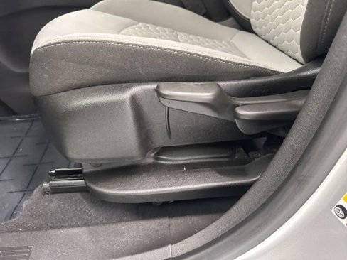 Used 2021 Chevrolet Equinox LS image 15