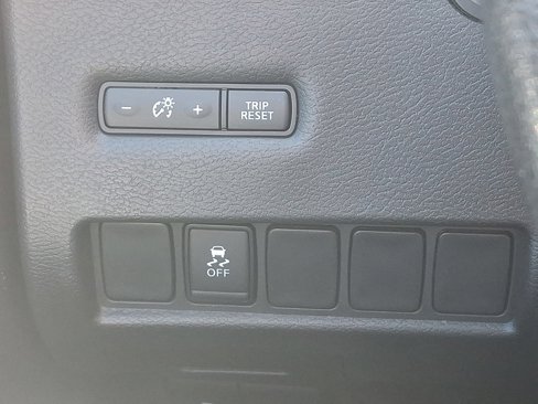 Used 2018 Nissan Murano S image 25