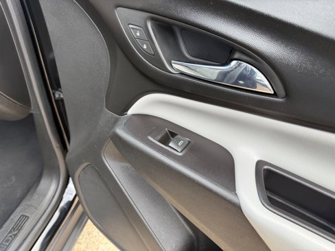 Used 2018 Chevrolet Equinox LS image 24