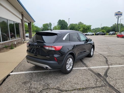 Used 2022 Ford Escape SE image 12