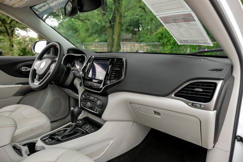 Used 2021 Jeep Cherokee Limited image 24
