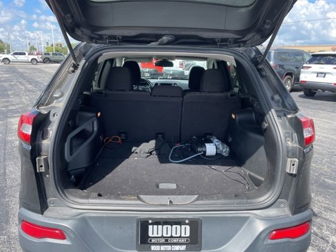 Used 2015 Jeep Cherokee Latitude w/ Cold Weather Group image 9