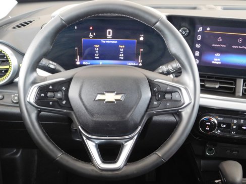 Certified 2025 Chevrolet Trax LT w/ Driver Confidence Package image 5