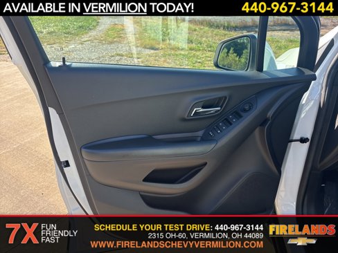 Certified 2022 Chevrolet Trax LT w/ LT Convenience Package image 9