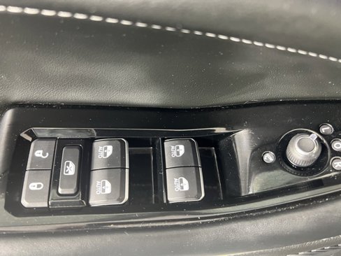 Used 2023 Jeep Grand Cherokee Overland w/ Luxury Tech Group IV image 19