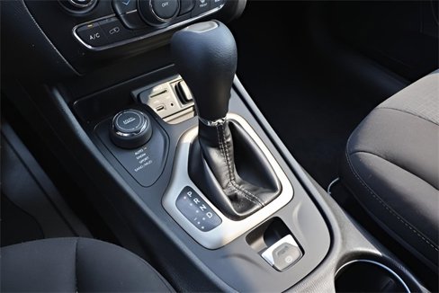 Used 2016 Jeep Cherokee Latitude w/ Cold Weather Group image 17