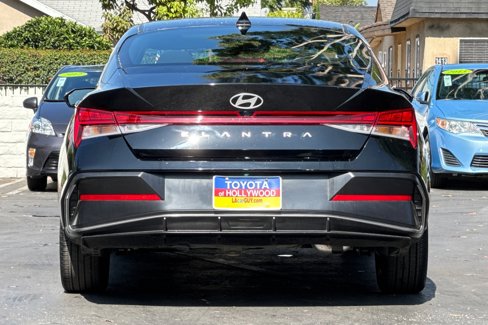 Used 2025 Hyundai Elantra SEL image 5
