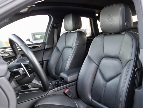 Certified 2022 Porsche Macan image 5
