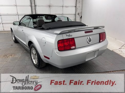 Used 2005 Ford Mustang Convertible image 6