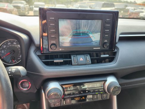 Used 2021 Toyota RAV4 XLE Premium image 11