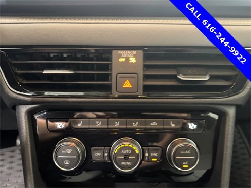Used 2024 Volkswagen Taos SE image 15