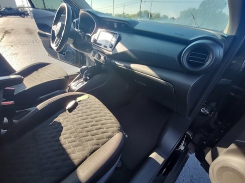 Used 2021 Nissan Kicks S image 18