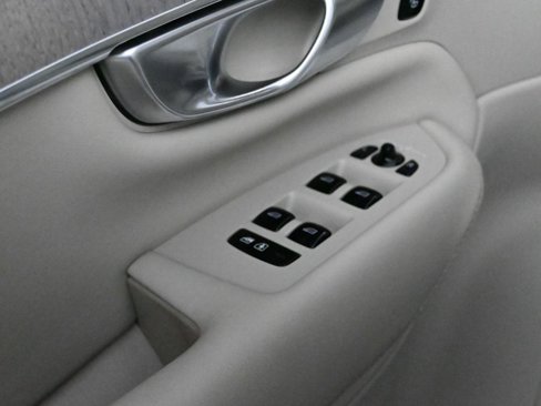 Certified 2024 Volvo XC90 B6 Ultimate w/ Protection Package Premier image 11