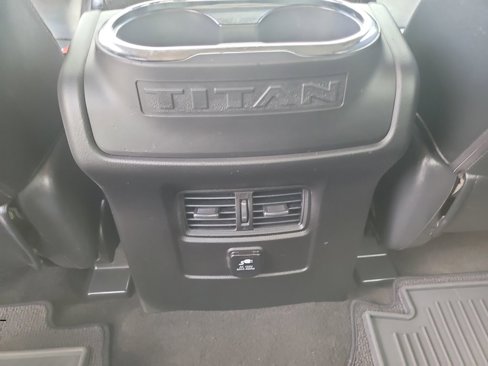 Used 2018 Nissan Titan SV w/ Chrome Package image 12