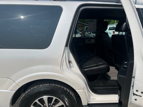 Used 2016 Ford Expedition XLT w/ Equipment Group 202A image 19