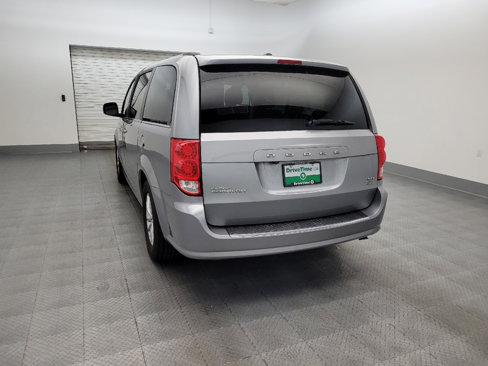 Used 2019 Dodge Grand Caravan SXT image 6