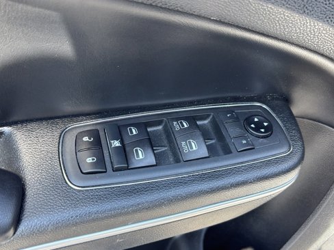 Used 2020 Chrysler 300 Touring image 17