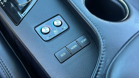 Used 2016 Toyota Avalon Limited image 26