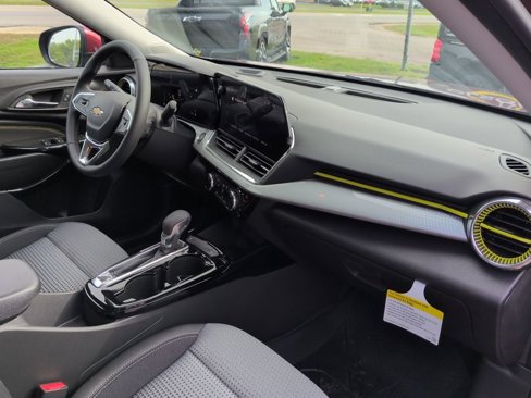 New 2025 Chevrolet Trax LT w/ Driver Confidence Package image 29