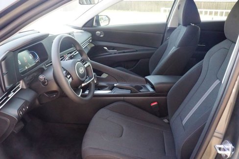 New 2025 Hyundai Elantra SE image 19
