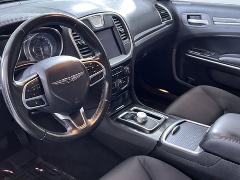 Used 2020 Chrysler 300 Touring image 29