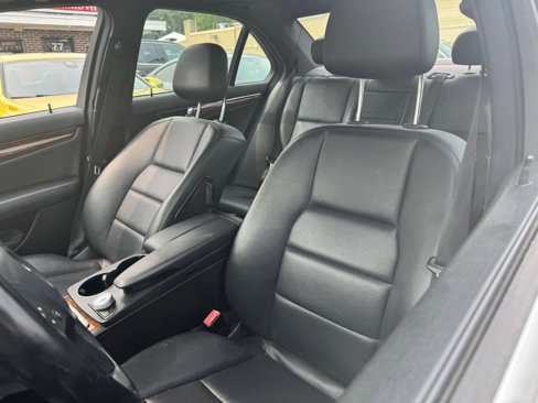Used 2011 Mercedes-Benz C 350 Sport image 11