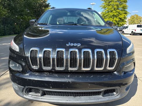 Used 2016 Jeep Cherokee Sport image 8
