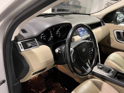 Used 2017 Land Rover Discovery Sport HSE image 14