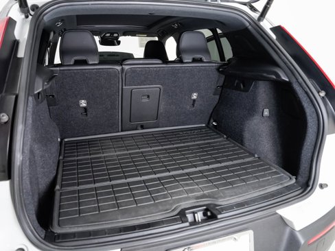 Used 2022 Volvo XC40 P8 Recharge Plus image 25
