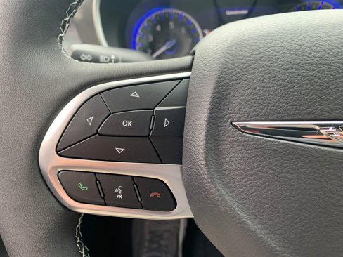 New 2025 Chrysler Pacifica Select image 16
