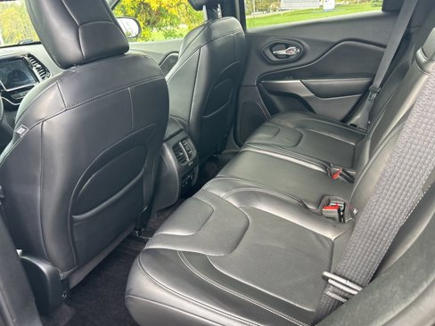 Used 2019 Jeep Cherokee Limited image 27