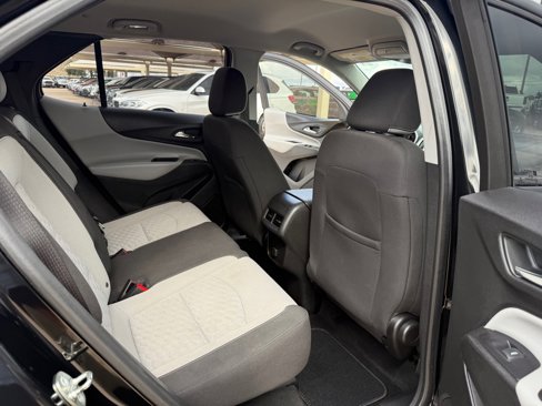 Used 2018 Chevrolet Equinox LS image 16